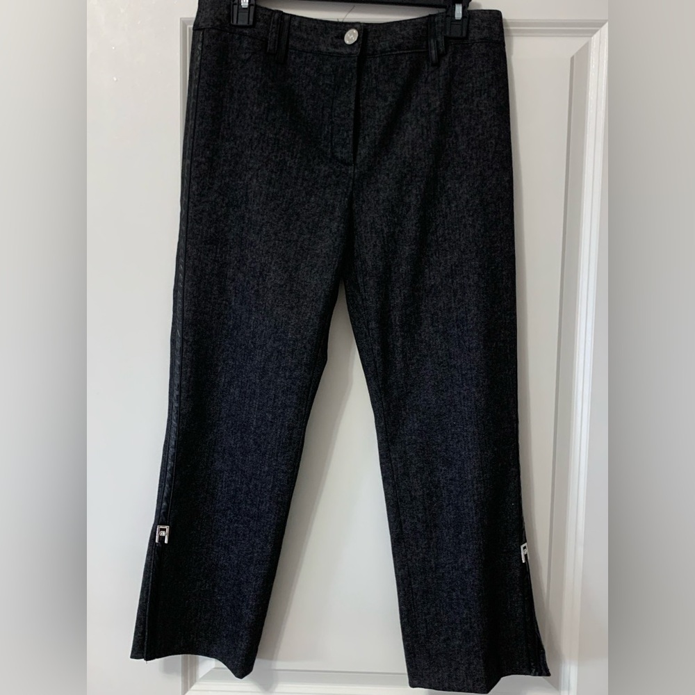 Black/ grey Cropped Dress Pants with beautiful Detail.
Made in 🇫🇷 France